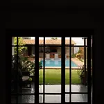 Casa Maria, 5 suítes, Amplo espaço externo